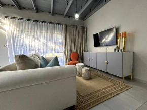 Luxury apt walk 2Melrose Arch 5